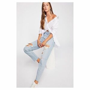 LEVI’S • Wedgie Fit Jeans in Collateral Damage